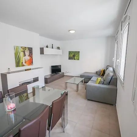 Agi Trinidad Apartament Roses